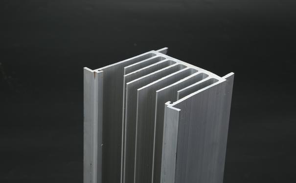 鋁合金材質(zhì)的散熱器 鋁合金材質(zhì)的散熱器